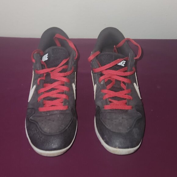 Nike Black and Red Boys Baseball Cleats Size 2 Youth - Picture 1 of 5